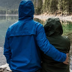 Gore-Tex vaatteen revenneen sauman tai pienen reiän korjaaminen